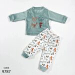 بيجامة قطيفة مطرزة