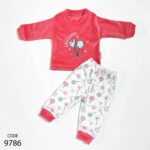 بيجامة قطيفة مطرزة