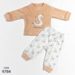 بيجامة قطيفة مطرزة