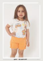 طقم بناتي صيفي مريح بلمسة مرحة